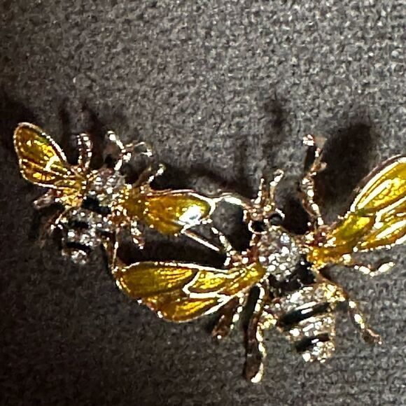 Elegant Gold and Yellow Bee Brooch and Key Chain combo - Picture 6 of 8